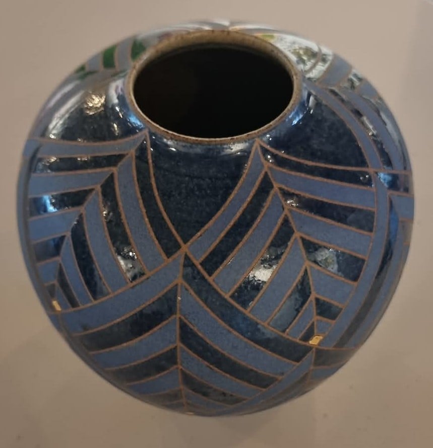 18. Bente Brosbøl
Keramik - H18, Ø15 cm